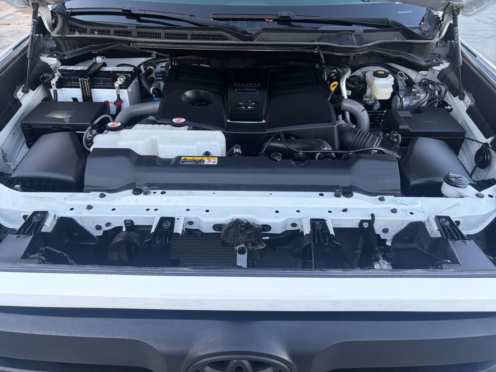 Used 2024 Toyota Tundra Limited AWD/4WD image 31