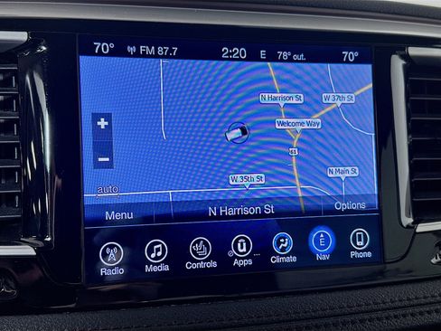 Used 2017 Chrysler Pacifica Limited w/ UConnect Theater Package FWD image 13