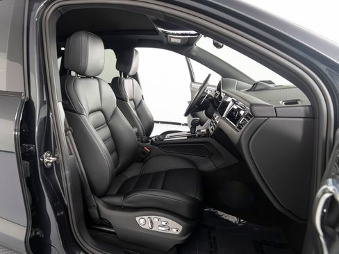 Certified 2026 Porsche Macan AWD/4WD image 38