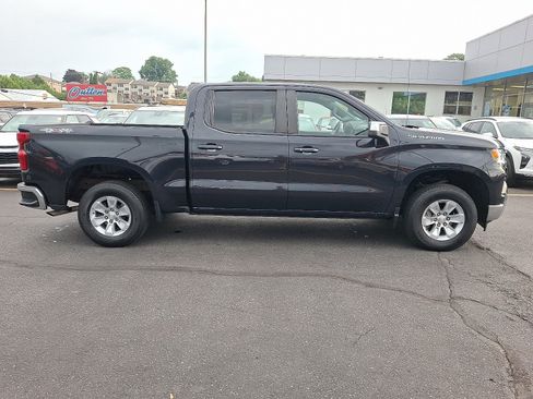 Used 2022 Chevrolet Silverado 1500 LT AWD/4WD image 5