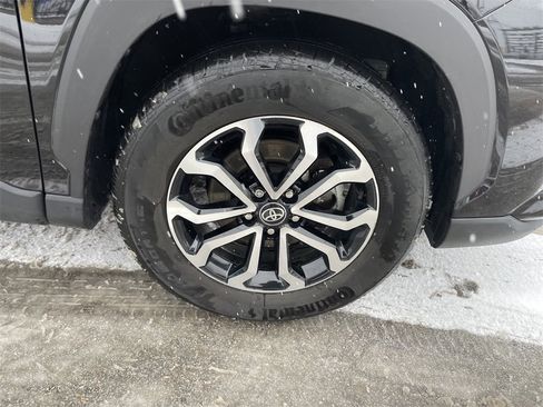 Used 2023 Toyota Corolla Cross SE w/ Moonroof Package image 11