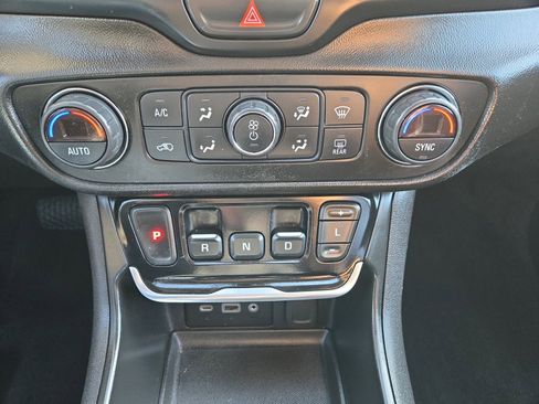 Used 2021 GMC Terrain SLE w/ Driver Convenience Package image 20