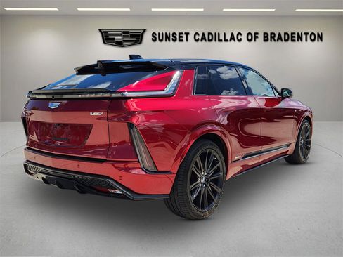 New 2026 Cadillac Lyriq V w/ Exterior Carbon Fiber Package AWD/4WD image 7