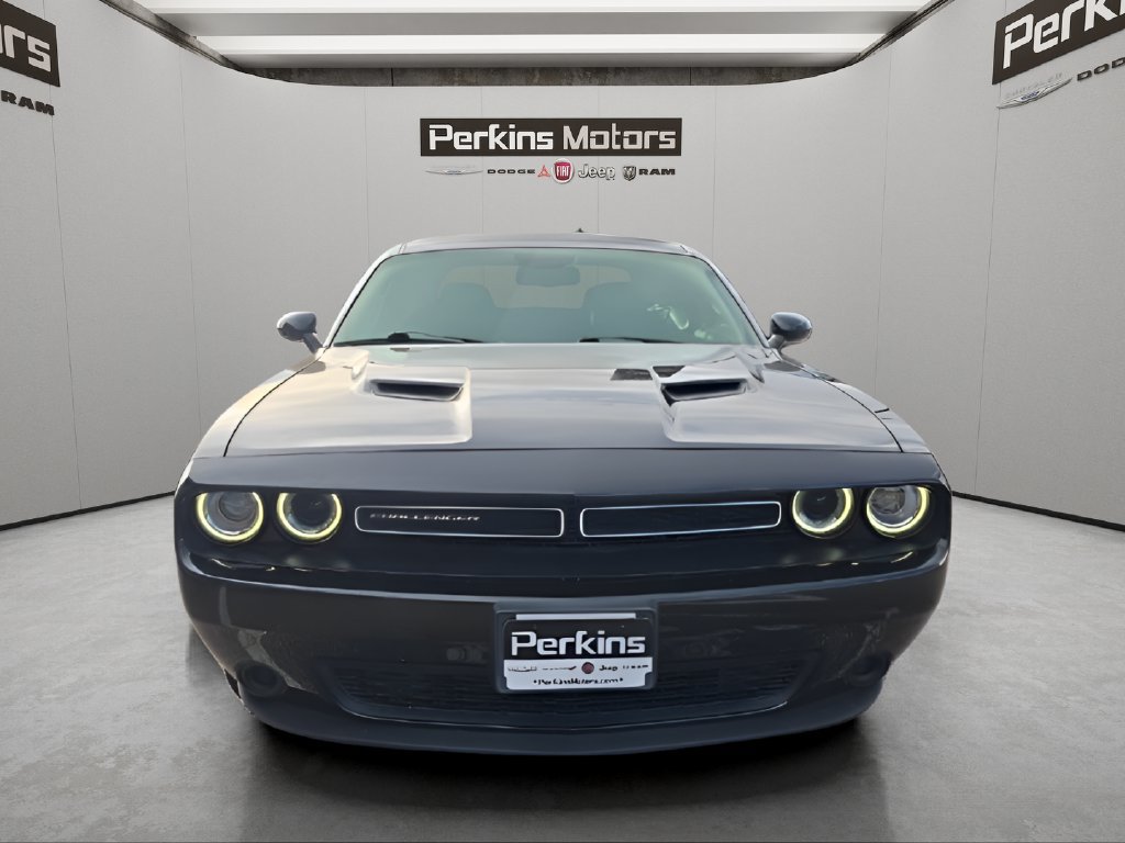 Used 2018 Dodge Challenger SXT RWD image 9