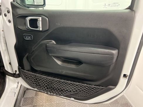 Used 2023 Jeep Gladiator Sport AWD/4WD image 12