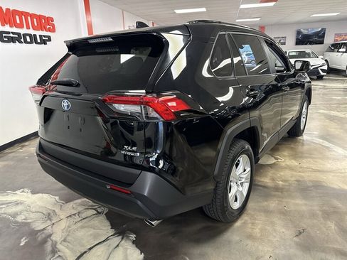 Used 2020 Toyota RAV4 XLE AWD/4WD image 7