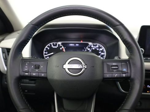 Used 2025 Nissan Rogue SV AWD/4WD image 17
