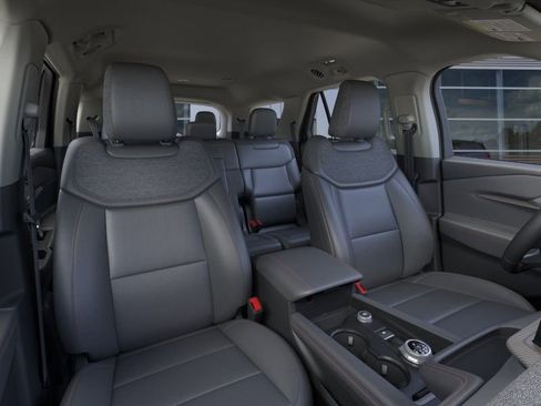 Used 2025 Ford Explorer Active w/ Active Comfort Package RWD image 12
