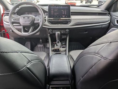 Used 2024 Jeep Compass Latitude AWD/4WD image 4