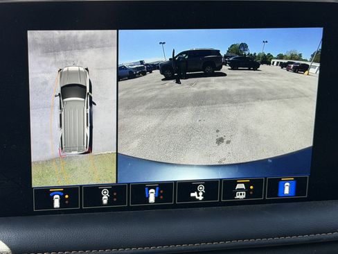 Used 2024 GMC Yukon XL AT4 w/ Technology Package image 14