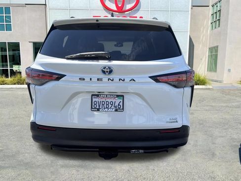 Used 2021 Toyota Sienna XLE FWD image 6