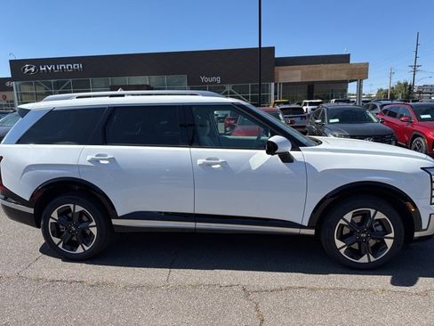 Used 2026 Hyundai Palisade Limited image 4