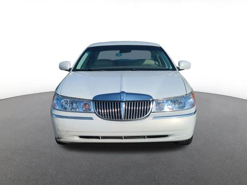 Used 2000 Lincoln Town Car Signature RWD image 9