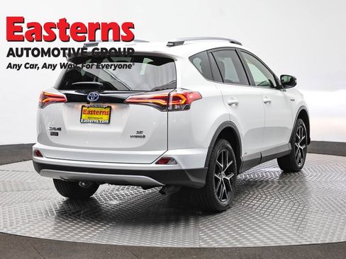 Used 2018 Toyota RAV4 SE AWD/4WD image 5