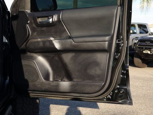 Used 2021 Toyota Tacoma TRD Off-Road image 42