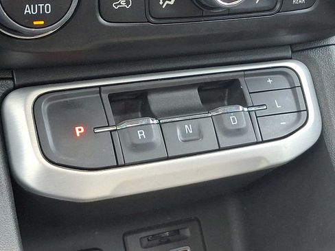 Used 2023 GMC Acadia SLE w/ Driver Convenience Package AWD/4WD image 16