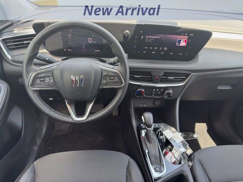 Used 2025 Buick Encore GX Preferred AWD/4WD image 8