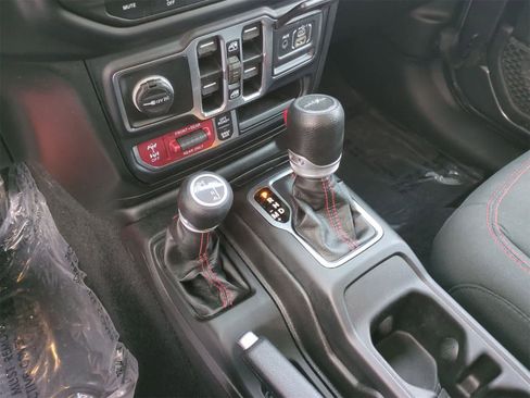 Certified 2023 Jeep Gladiator Rubicon w/ Cold Weather Group image 32