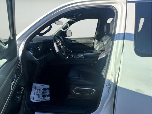 Used 2024 Jeep Wagoneer L Series II w/ Flexible Seating Group image 13