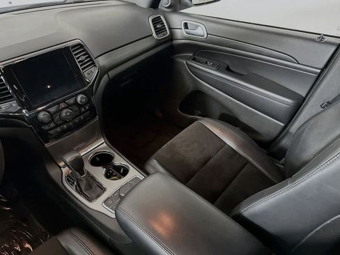 Used 2022 Jeep Grand Cherokee Laredo X AWD/4WD image 11