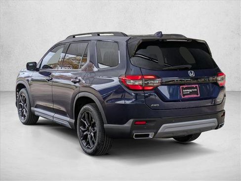 New 2025 Honda Pilot Touring image 9