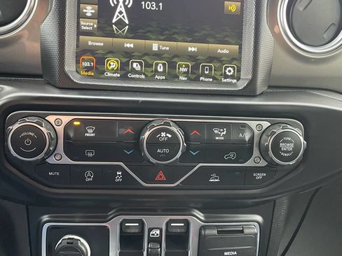Used 2022 Jeep Wrangler Unlimited Sahara AWD/4WD image 34