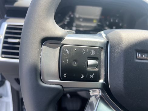 Certified 2025 Land Rover Discovery S AWD/4WD image 22