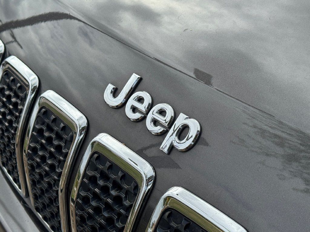 Used 2021 Jeep Cherokee Latitude Lux w/ Sun & Sound Group AWD/4WD image 12