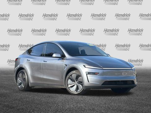 Used 2026 Tesla Model Y 2WD image 2