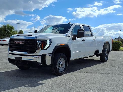 Used 2024 GMC Sierra 2500 Pro w/ Convenience Package image 3