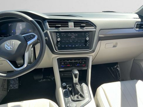Used 2024 Volkswagen Tiguan SE AWD/4WD image 11