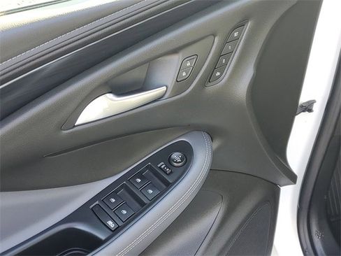 Used 2020 Buick Envision Essence image 6