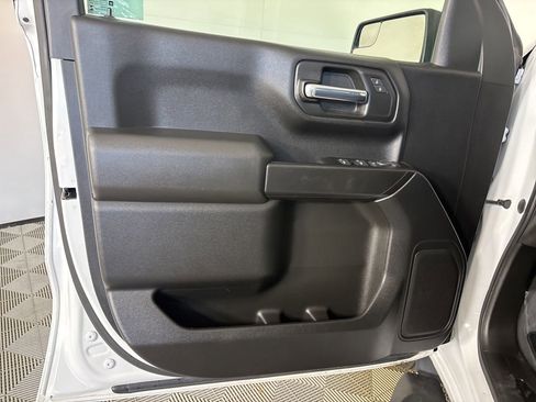 Used 2022 Chevrolet Silverado 1500 Custom image 9