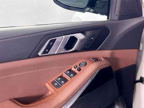 Used 2021 BMW X5 xDrive40i w/ M Sport Package image 17