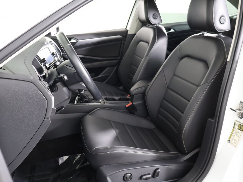 Used 2022 Volkswagen Jetta SE FWD image 29