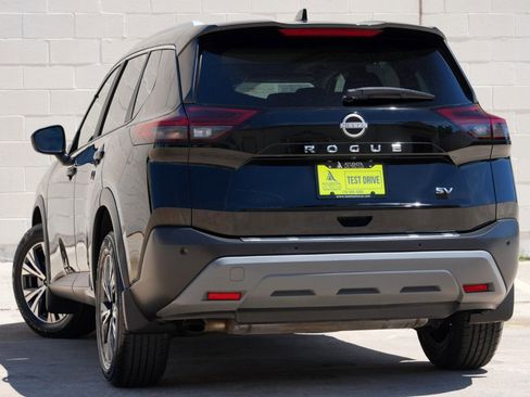 Used 2023 Nissan Rogue SV w/ SV Premium Package FWD image 5