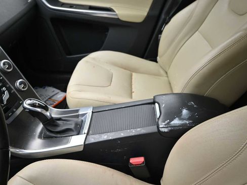 Used 2016 Volvo XC60 T6 w/ Proximity Package image 13