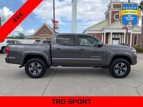 Used 2017 Toyota Tacoma TRD Sport w/ Tow Package (A/T) image 4