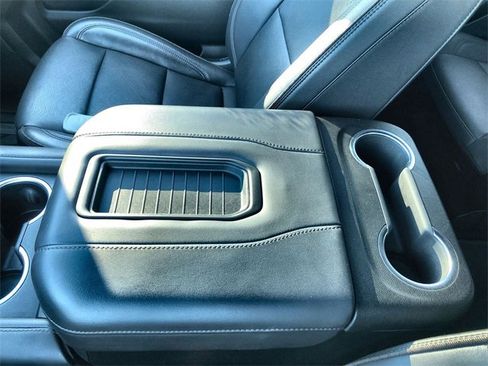 Used 2024 Chevrolet Suburban High Country image 20