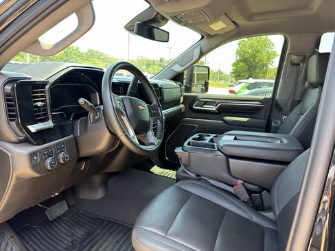 Used 2024 Chevrolet Silverado 2500 LTZ AWD/4WD image 7