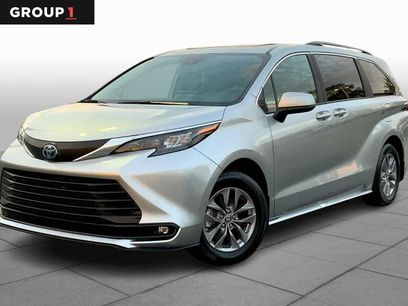 Used 2025 Toyota Sienna XLE