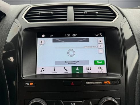 Used 2019 Ford Explorer XLT w/ Equipment Group 202A AWD/4WD image 32