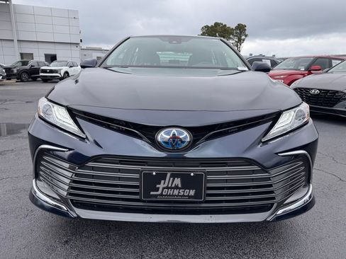 Used 2021 Toyota Camry XLE w/ Navigation Upgrade Package FWD image 8