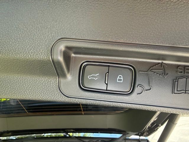 Used 2024 Ford Explorer XLT w/ Equipment Group 202A AWD/4WD image 47