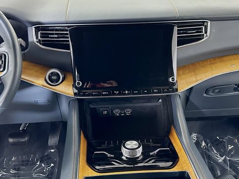 Used 2022 Jeep Grand Wagoneer Series II w/ Premium Group II AWD/4WD image 18