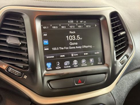 Used 2016 Jeep Cherokee Limited image 22