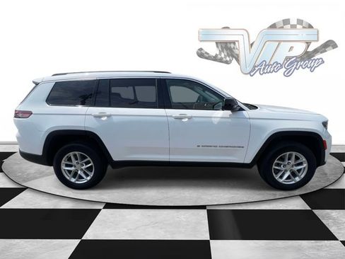 Used 2023 Jeep Grand Cherokee L Laredo w/ Luxury Tech Group I AWD/4WD image 3
