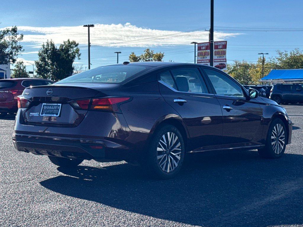 Used 2025 Nissan Altima 2.5 SV FWD image 8