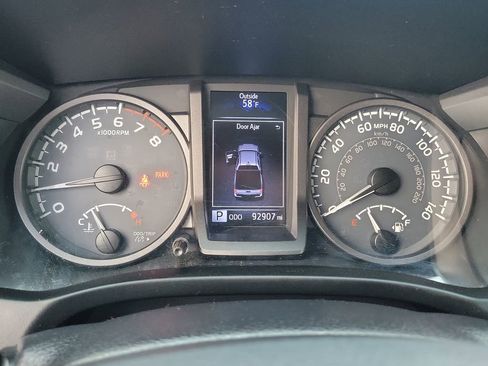 Used 2016 Toyota Tacoma TRD Sport w/ Towing Package image 22