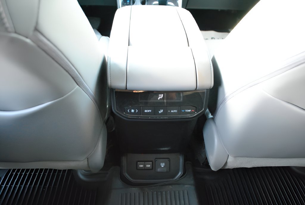 Used 2023 Toyota Highlander Limited AWD/4WD image 13